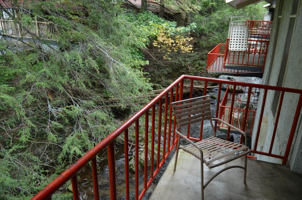 Zoders Inn And Suites Gatlinburg Exterior photo